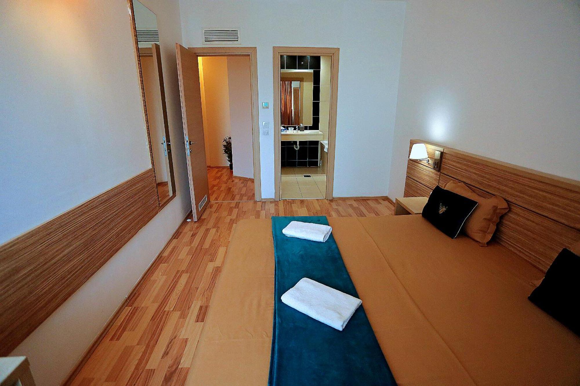 Cataleya Suites Aparthotel Bucarest Esterno foto